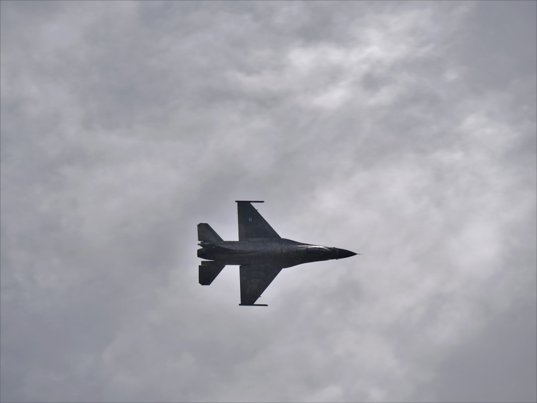 Guerre contre l'Iran, jour 8 : frappes sur les centres de commandement, Pezeshkian offre un cessez-le-feu conditionnel